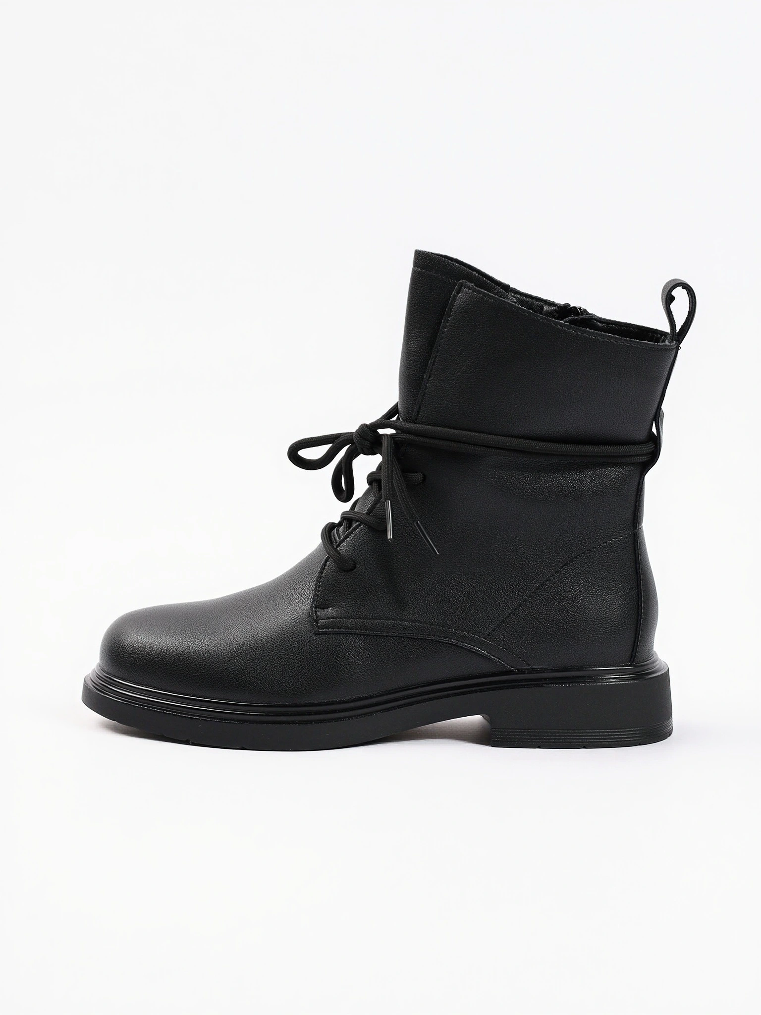 Ботинки-дерби черного цвета из натуральной кожи